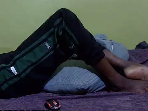 Snapshot of QUEEN-LIZ chatting on December 2025 06:03:02 PM QUEEN-LIZ online show from December 2025 06:03:02 PM