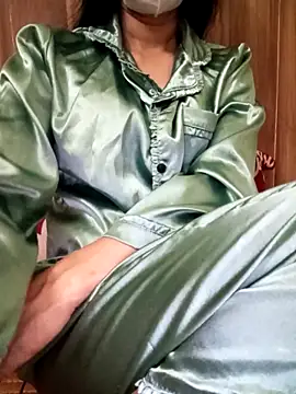 Snapshot of YunLem chatting on October 2025 12:59:01 PM YunLem online show from October 2025 12:59:01 PM