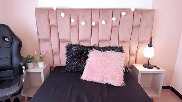 Esteff  o2 online show from March 2025 07:42:02 PM