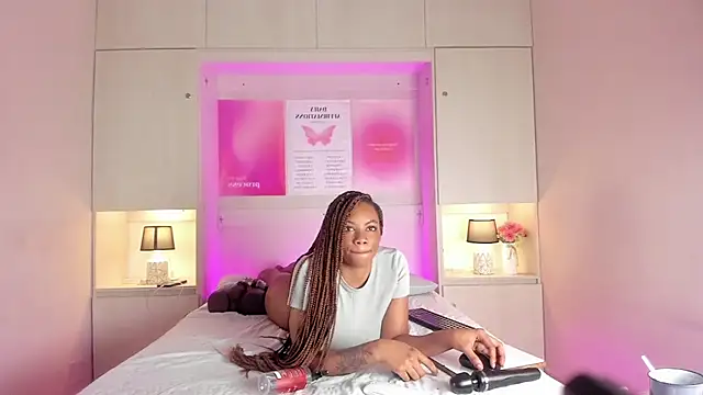 Snapshot of KendallRosse1 chatting on July 2026 04:20:02 PM KendallRosse1 online show from July 2026 04:20:02 PM
