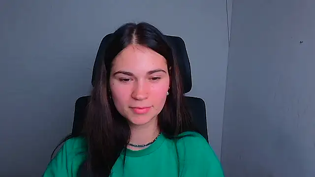 Snapshot of Loon_Amore chatting on December 2024 10:34:01 PM Loon Amore online show from December 2024 10:34:01 PM