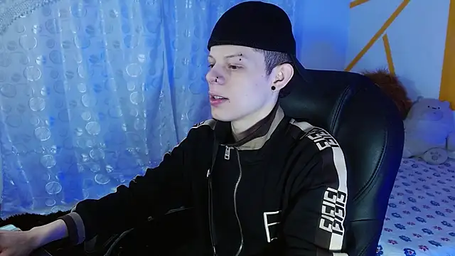 Snapshot of Matthew_Boy_ chatting on December 2024 07:18:02 AM Matthew Boy online show from December 2024 07:18:02 AM