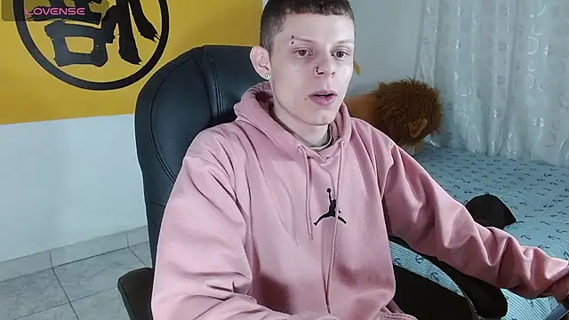 Snapshot of Matthew_Boy_ chatting on February 2025 04:58:02 AM Matthew Boy online show from February 2025 04:58:02 AM