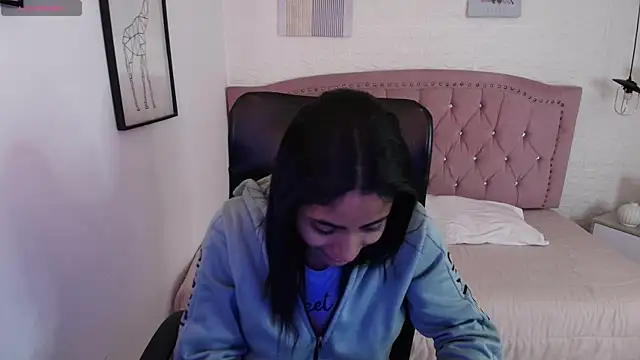 shaneelle online show from November 2025 03:28:01 AM