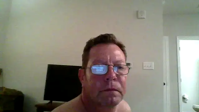 Snapshot of Goldenbear3111 chatting on May 2026 04:18:02 AM Goldenbear3111 online show from May 2026 04:18:02 AM