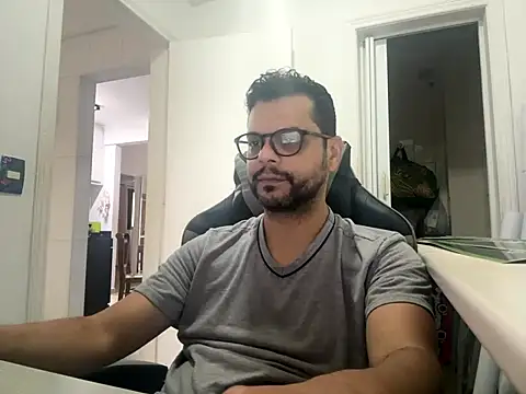Snapshot of HornyBeachBoyBR chatting on June 2026 01:02:02 PM HornyBeachBoyBR online show from June 2026 01:02:02 PM