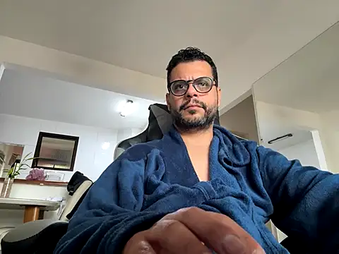 Snapshot of HornyBeachBoyBR chatting on June 2026 05:05:01 PM HornyBeachBoyBR online show from June 2026 05:05:01 PM
