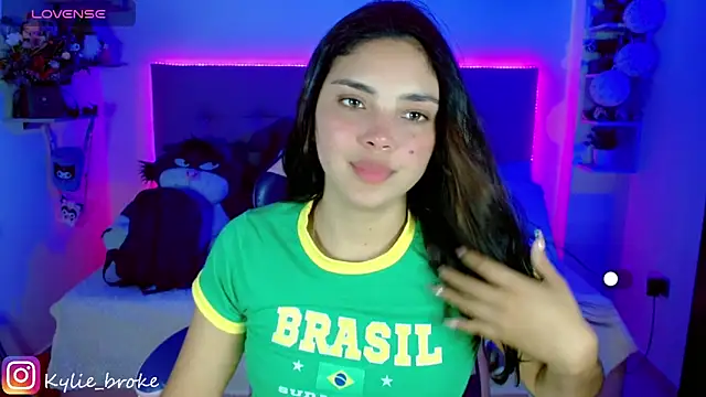 Snapshot of Kylie_brokee chatting on December 2024 12:07:02 AM Kylie brokee online show from December 2024 12:07:02 AM