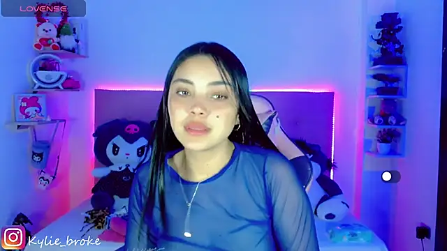 Snapshot of Kylie_brokee chatting on February 2025 09:07:02 PM Kylie brokee online show from February 2025 09:07:02 PM