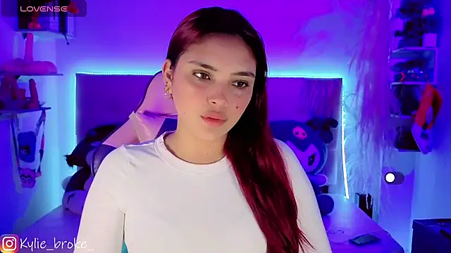 Snapshot of Kylie_brokee chatting on November 2025 09:06:01 PM Kylie brokee online show from November 2025 09:06:01 PM