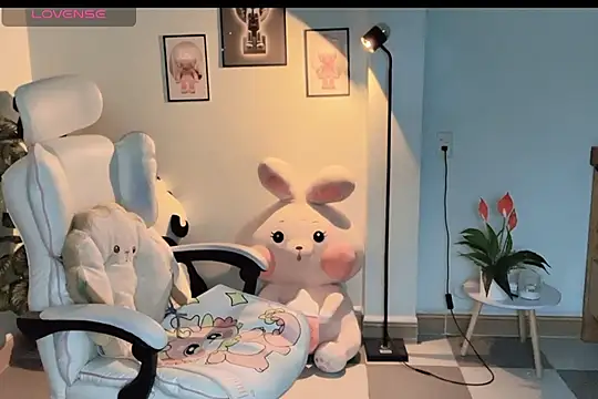 Snapshot of _Aimy_ chatting on September 2025 04:39:01 PM Aimy online show from September 2025 04:39:01 PM