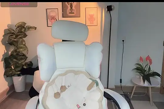 Snapshot of _Aimy_ chatting on September 2025 03:57:01 PM Aimy online show from September 2025 03:57:01 PM