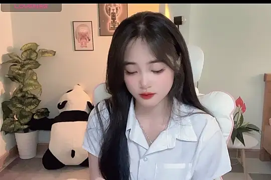 Snapshot of _Aimy_ chatting on September 2025 04:03:01 AM Aimy online show from September 2025 04:03:01 AM