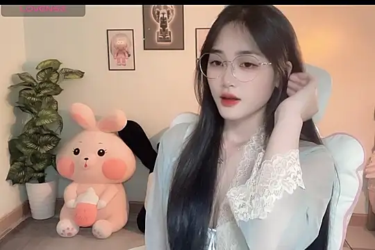 Snapshot of _Aimy_ chatting on September 2025 05:00:01 AM Aimy online show from September 2025 05:00:01 AM