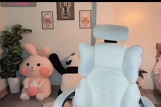 Snapshot of _Aimy_ chatting on October 2025 05:31:01 PM Aimy online show from October 2025 05:31:01 PM