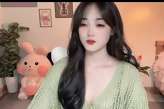 Snapshot of _Aimy_ chatting on October 2025 03:32:01 PM Aimy online show from October 2025 03:32:01 PM