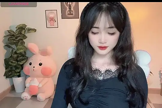 Snapshot of _Aimy_ chatting on October 2025 04:48:01 PM Aimy online show from October 2025 04:48:01 PM