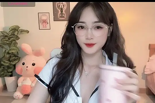 Snapshot of _Aimy_ chatting on October 2025 04:11:01 AM Aimy online show from October 2025 04:11:01 AM