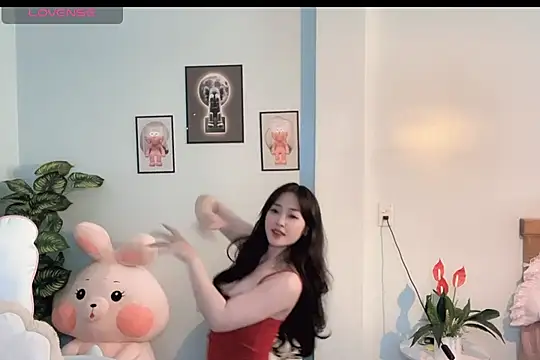 Snapshot of _Aimy_ chatting on October 2025 05:54:02 AM Aimy online show from October 2025 05:54:02 AM