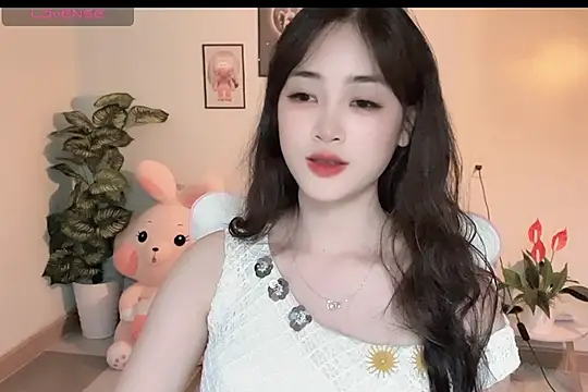 Snapshot of _Aimy_ chatting on October 2025 04:33:01 PM Aimy online show from October 2025 04:33:01 PM