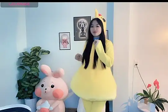 Snapshot of _Aimy_ chatting on November 2025 05:30:02 AM Aimy online show from November 2025 05:30:02 AM