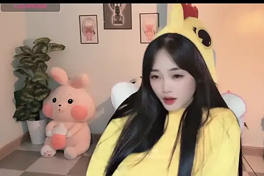 Snapshot of _Aimy_ chatting on November 2025 05:35:01 PM Aimy online show from November 2025 05:35:01 PM