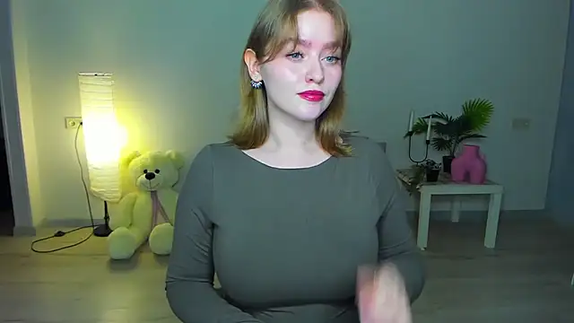 AidaPerry online show from September 2025 07:17:01 PM