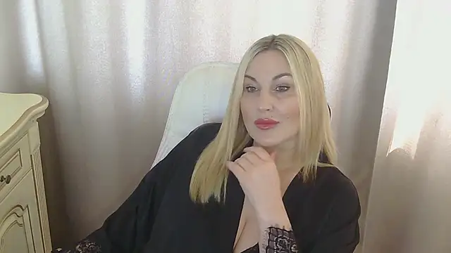 Snapshot of FOX-ME chatting on May 2026 06:41:02 AM FOX-ME online show from May 2026 06:41:02 AM