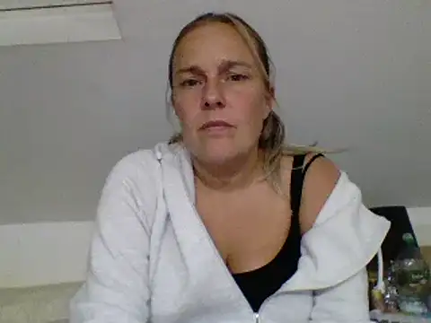 Snapshot of scrummymummy2 chatting on September 2025 08:32:02 PM scrummymummy2 online show from September 2025 08:32:02 PM
