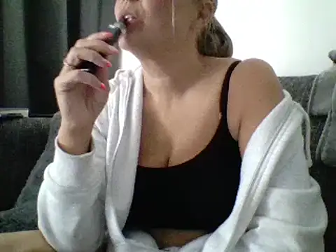 Snapshot of scrummymummy2 chatting on September 2025 12:08:02 PM scrummymummy2 online show from September 2025 12:08:02 PM