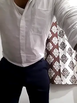 Guyinshortss online show from June 2026 08:33:01 PM