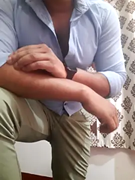 Guyinshortss online show from July 2026 07:51:01 PM