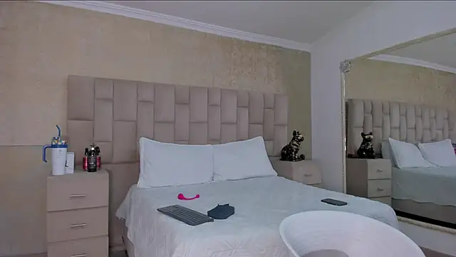 EmmaTorres  online show from January 2025 08:32:01 PM