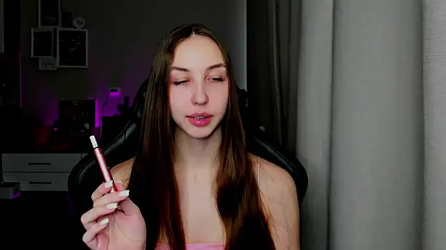 Snapshot of Sm0ly chatting on April 2026 02:12:02 AM Sm0ly online show from April 2026 02:12:02 AM
