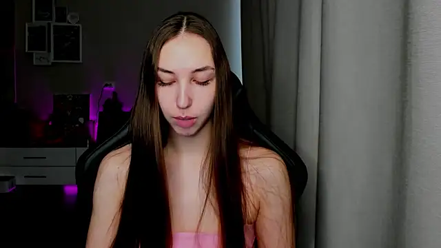 Snapshot of Sm0ly chatting on April 2026 02:13:01 AM Sm0ly online show from April 2026 02:13:01 AM