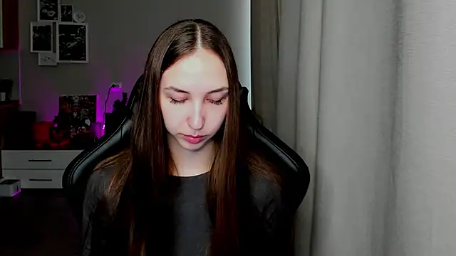 Snapshot of Sm0ly chatting on April 2026 01:59:01 AM Sm0ly online show from April 2026 01:59:01 AM