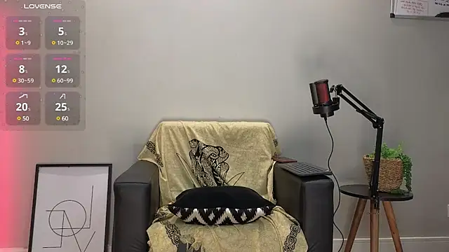 Brownfitbabyy online show from February 2025 10:14:01 PM