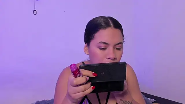 crystalvazquez online show from November 2025 12:49:02 PM