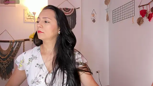 anaruiz  online show from February 2026 09:48:02 PM