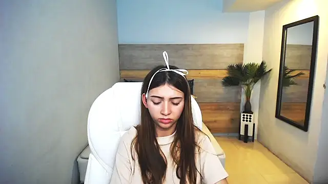 liseth fox online show from December 2024 11:13:02 PM