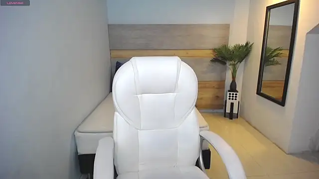 liseth fox online show from February 2025 07:41:02 PM