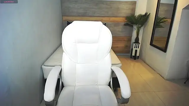 liseth fox online show from February 2025 06:52:02 PM