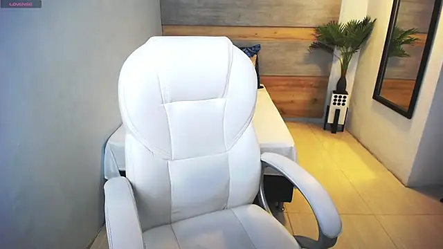 liseth fox online show from March 2025 11:00:02 PM