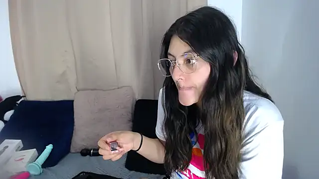 lessliee22  online show from April 2026 09:04:01 AM