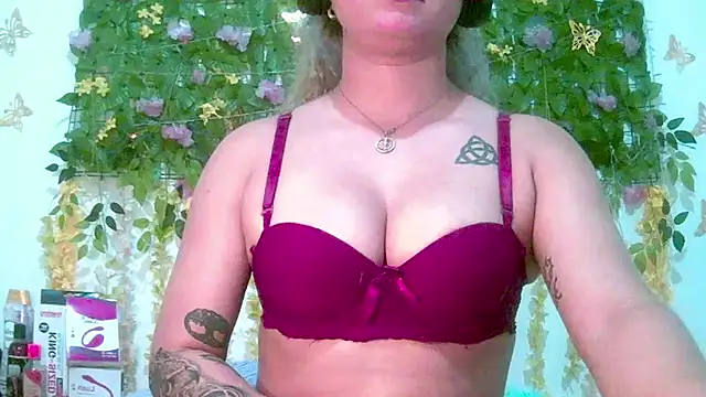 Snapshot of Crysrus chatting on May 2026 01:46:01 AM Crysrus online show from May 2026 01:46:01 AM