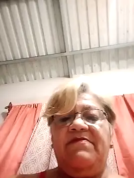 Snapshot of Madrastrahot69 chatting on October 2025 04:08:02 AM Madrastrahot69 online show from October 2025 04:08:02 AM