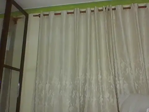 Apple bitch online show from October 2025 03:45:01 AM