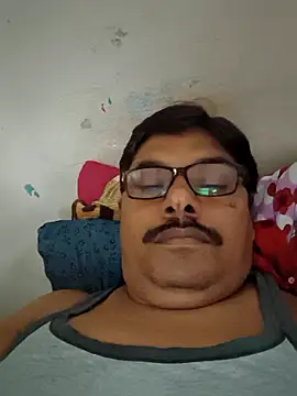 Snapshot of Srmotrs chatting on October 2025 03:18:01 AM Srmotrs online show from October 2025 03:18:01 AM