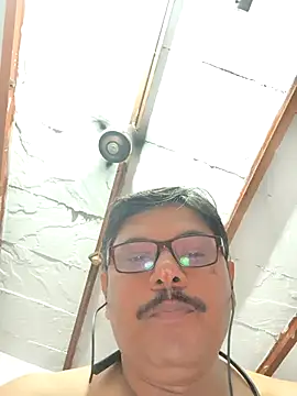 Snapshot of Srmotrs chatting on October 2025 07:01:02 PM Srmotrs online show from October 2025 07:01:02 PM