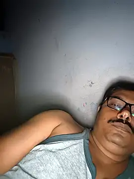 Snapshot of Srmotrs chatting on October 2025 12:29:01 AM Srmotrs online show from October 2025 12:29:01 AM